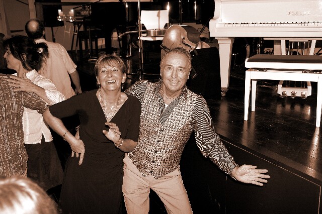 min 2006 12 16 beaune boogie 359 sepia